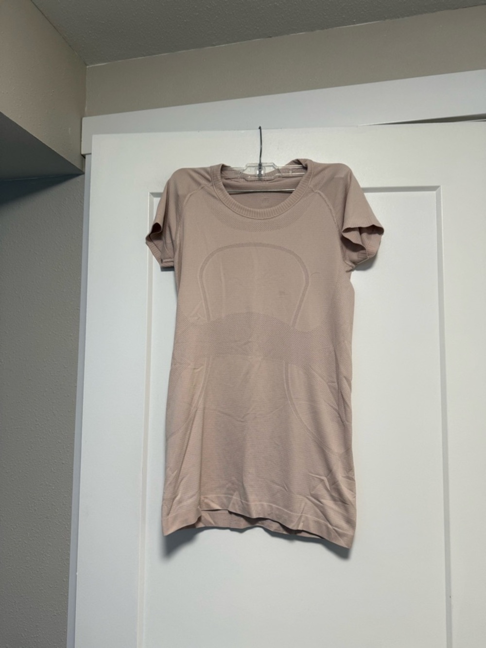 Lululemon Swiftly Tech Short Sleeve  Size 8 - Picture 3 of 5